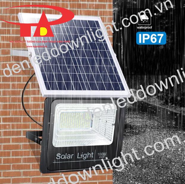 đ&egrave;n pha năng lượng mặt trời 100W nhập khẩu