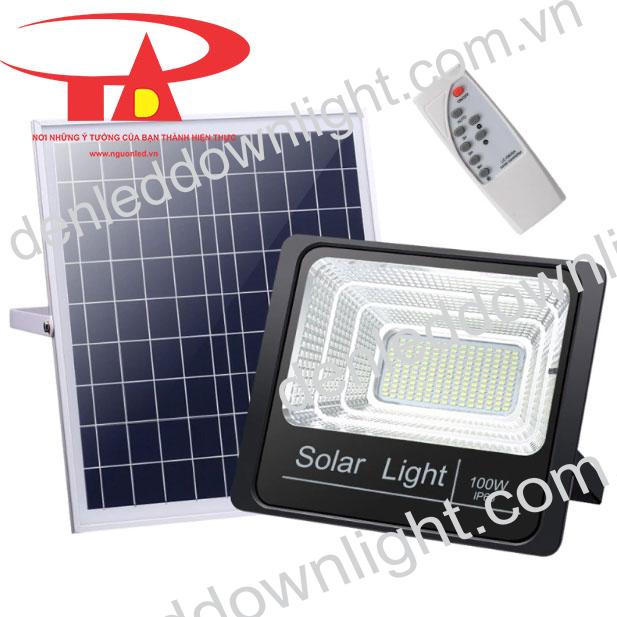 đ&egrave;n pha năng lượng mặt trời 100W gi&aacute; rẻ