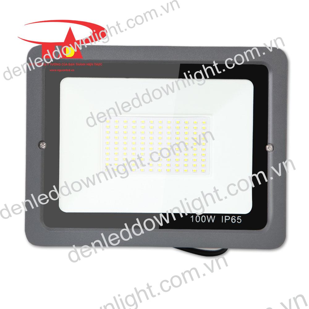 đ&egrave;n pha led năng lượng mặt trời 100W gi&aacute; rẻ, chất lượng cao