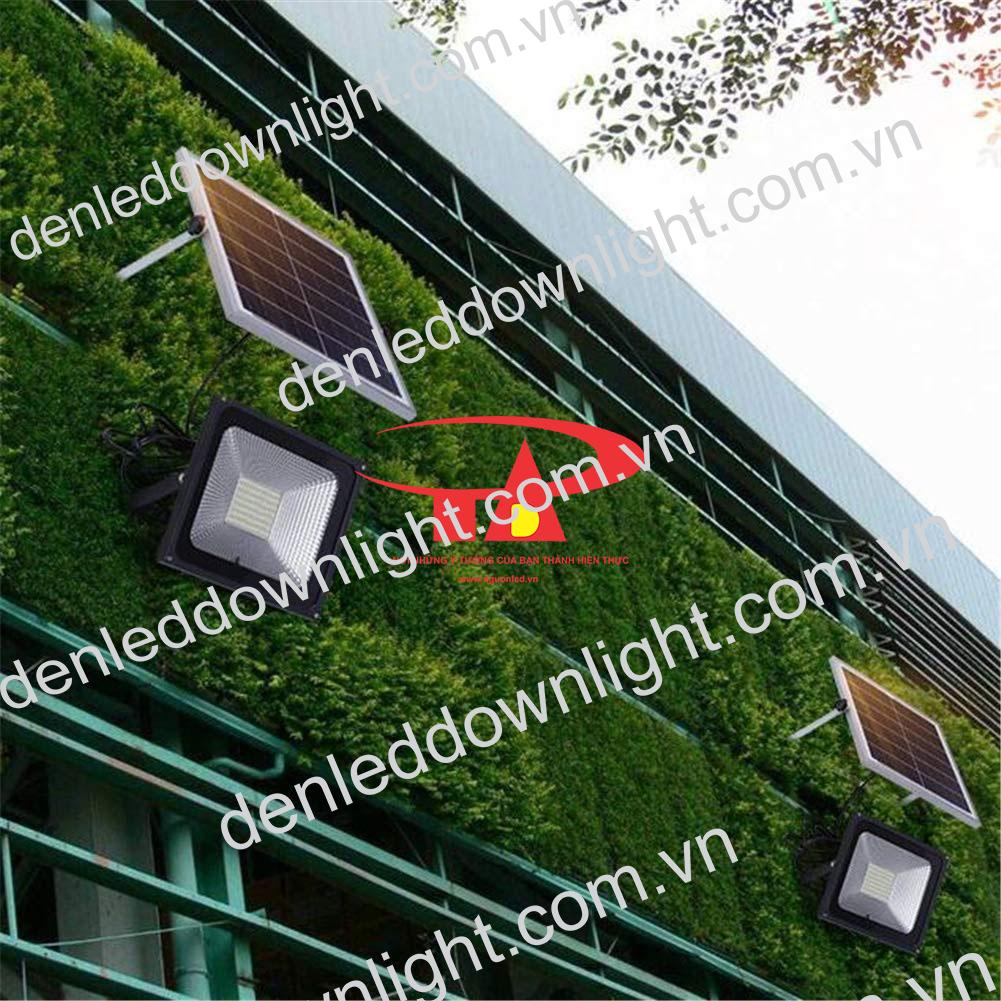 đ&egrave;n pha led năng lượng mặt trời 100W chiếu s&aacute;ng s&acirc;n vườn