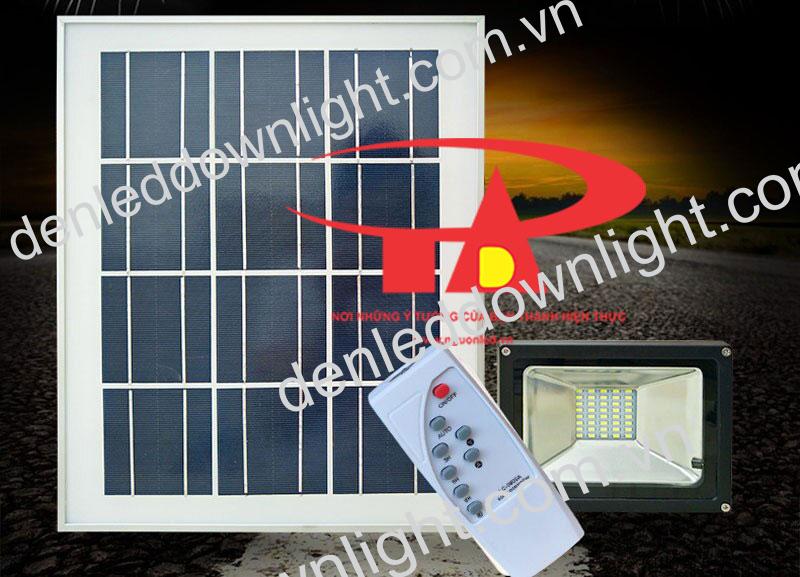 đ&egrave;n pha năng lượng mặt trời 30W chiết khấu cao