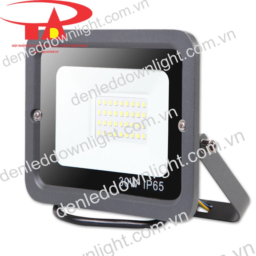 đ&egrave;n pha năng lượng mặt trời 30W loại tốt