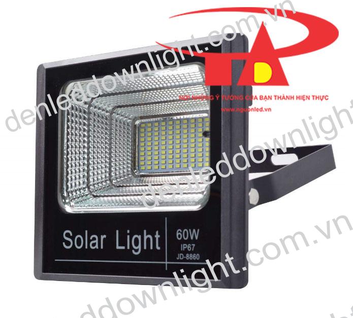 đ&egrave;n pha led năng lượng mặt trời 60W si&ecirc;u s&aacute;ng