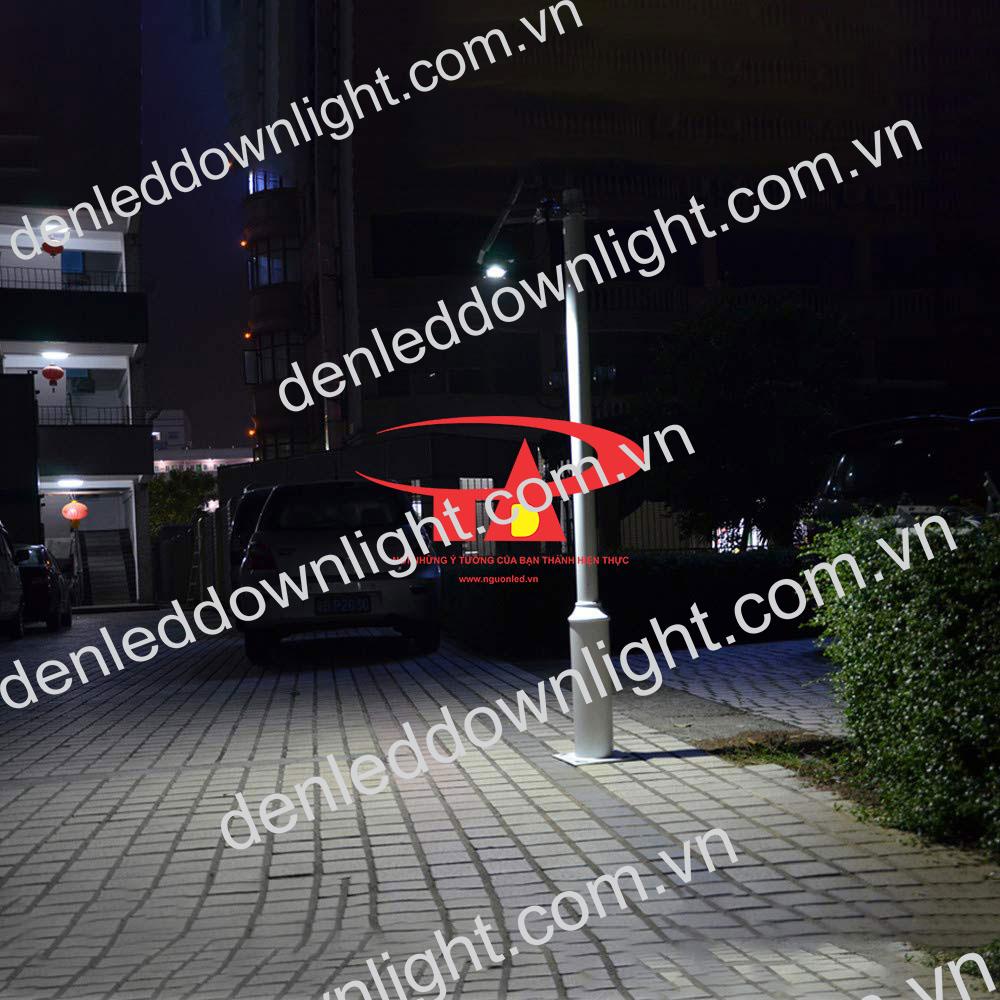 đ&egrave;n pha led năng lượng mặt trời 40w chiếu s&aacute;ng lối đi