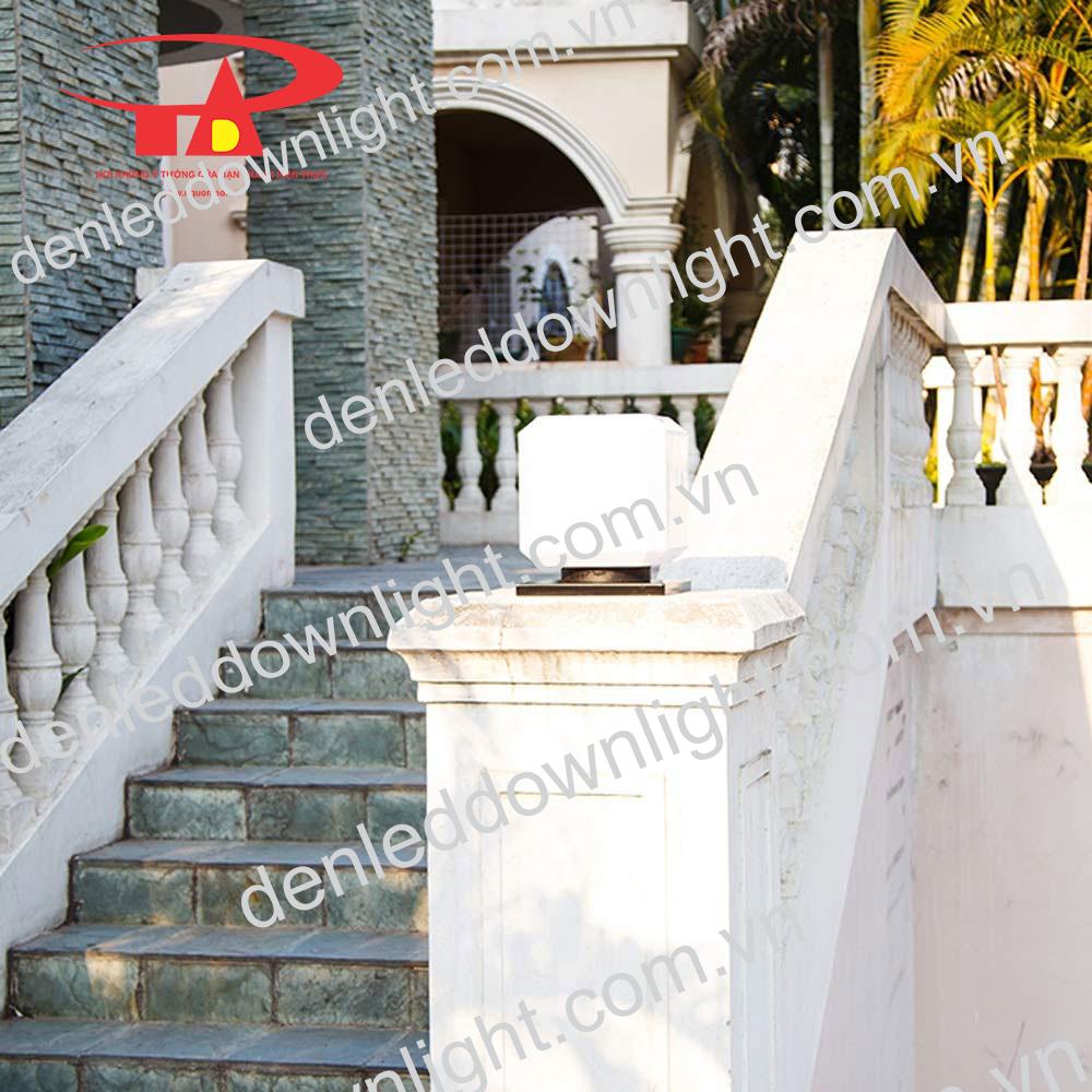 đ&egrave;n trụ cổng năng lượng mặt trời GDL10 chiếu s&aacute;ng bậc tam cấp