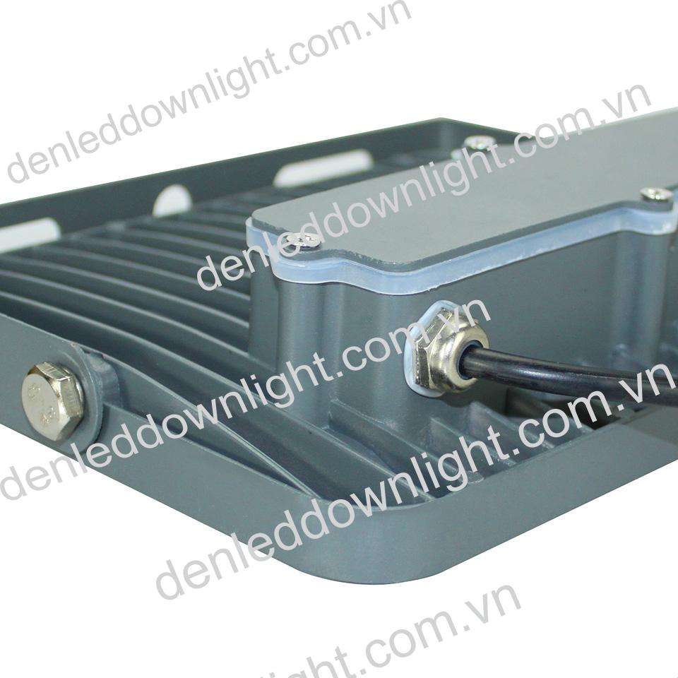 Đ&egrave;n pha led xương c&aacute; 100w, loại tốt d&ugrave;ng chiếu s&aacute;ng biển hiệu, s&acirc;n vườn