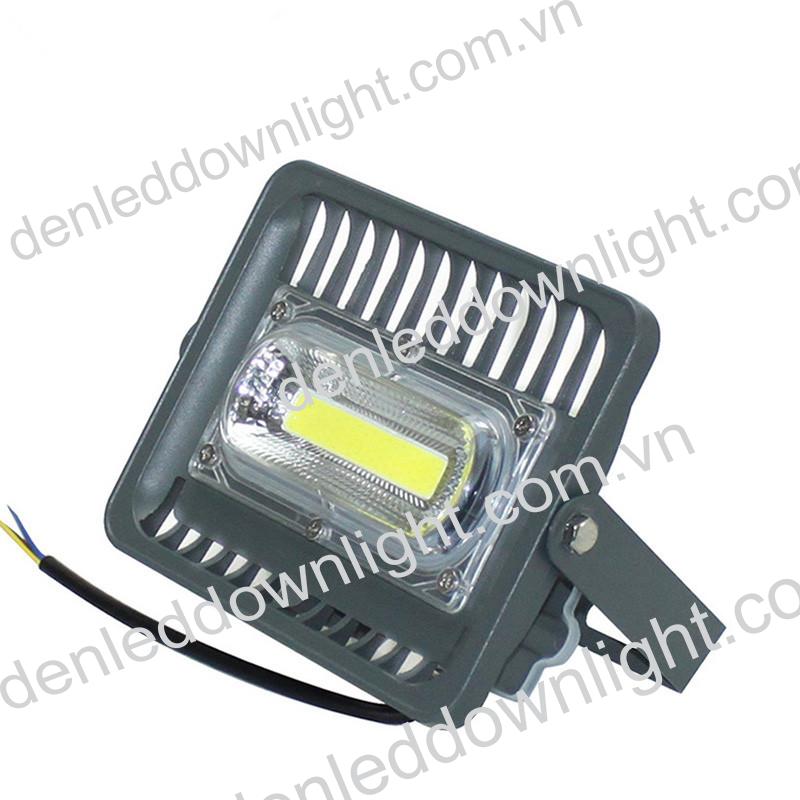 Đ&egrave;n pha led xương c&aacute; 100w loại tốt d&ugrave;ng chiếu s&aacute;ng biển hiệu, s&acirc;n vườn