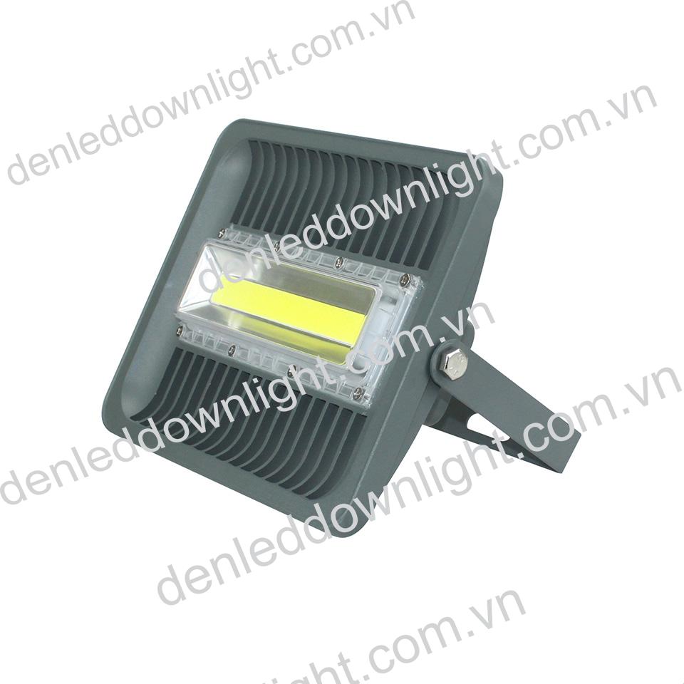 Đ&egrave;n pha led xương c&aacute; 100w loại tốt d&ugrave;ng chiếu s&aacute;ng biển hiệu, s&acirc;n vườn