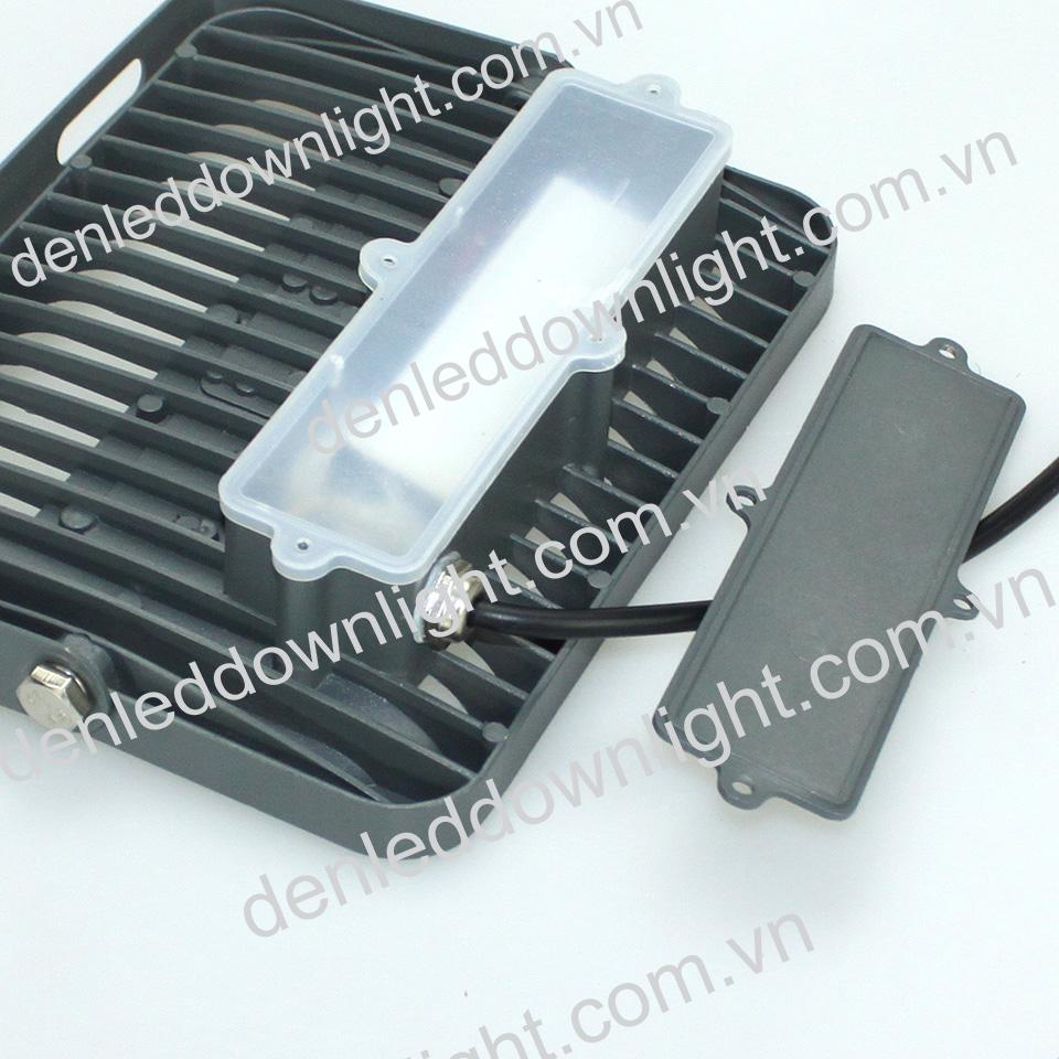 Đ&egrave;n pha led xương c&aacute; 100w, loại tốt d&ugrave;ng chiếu s&aacute;ng biển hiệu, s&acirc;n vườn